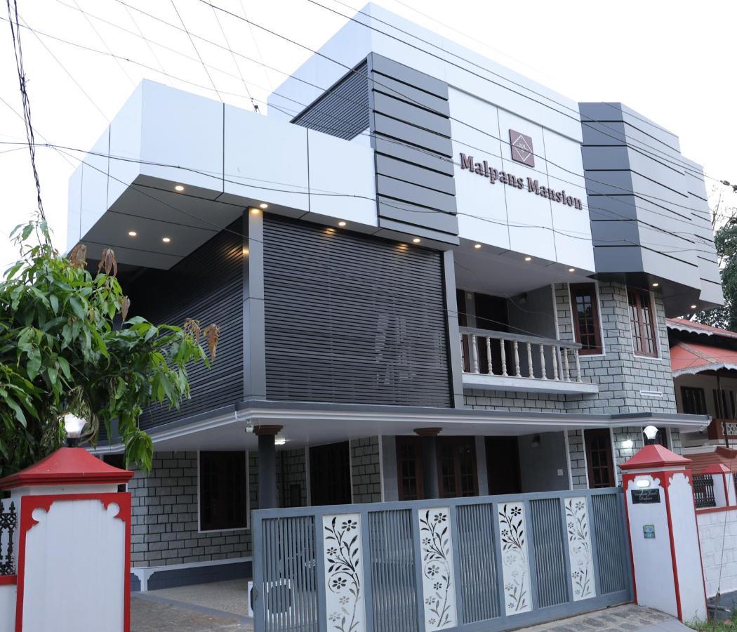 Malpans Mansion Hotel Nedumbassery Buitenkant foto